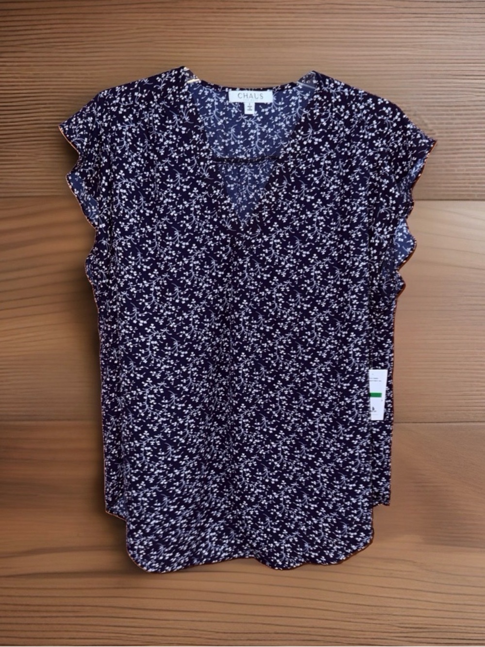 NWT Chaus Women’s Navy & White Floral V-Neck Blouse-L